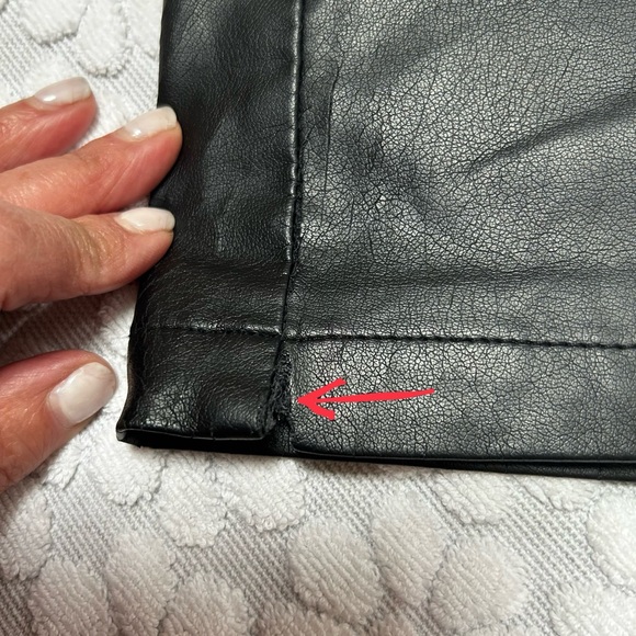 Atmosphere Women’s black vegan leather mini skirt, front zip pockets. Size 6 - Picture 9 of 10